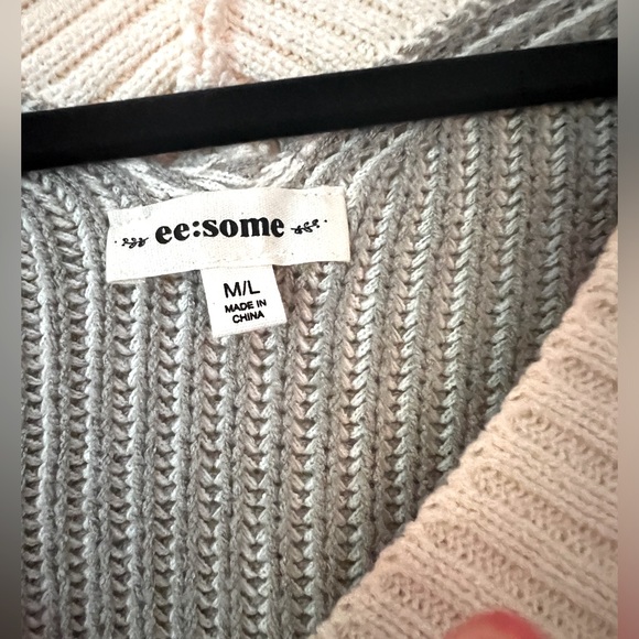 Woman’s cardigan sweater - Picture 3 of 3